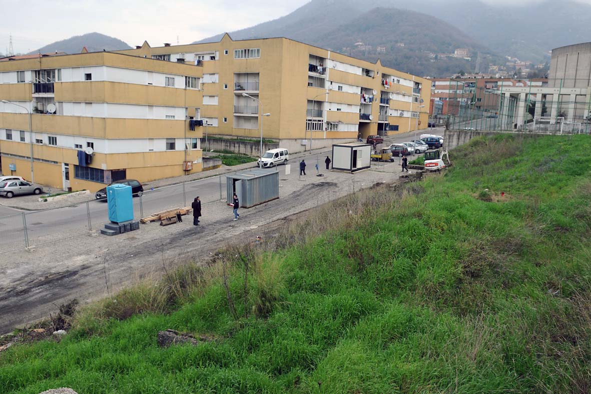 Il Sindaco Vincenzo De Luca inaugura il cantiere per la realizzazione di un centro polifunzionale e di un nuovo parcheggio a Matierno, Salerno, 1 marzo 2010