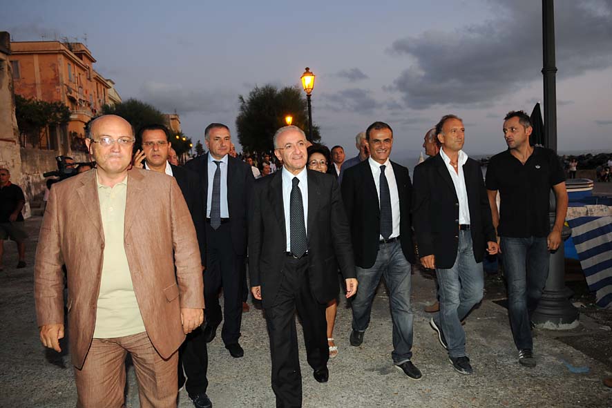 Il Sindaco De Luca inaugura la nuova passeggiata a mare, i parcheggi e la pubblica illuminazione sul Lungomare, tra Polo Nautico e Porticciolo Pastena. 17 settembre 2009