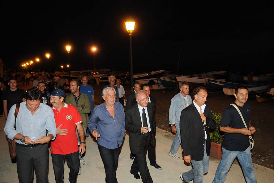 Il Sindaco De Luca inaugura la nuova passeggiata a mare, i parcheggi e la pubblica illuminazione sul Lungomare, tra Polo Nautico e Porticciolo Pastena. 17 settembre 2009