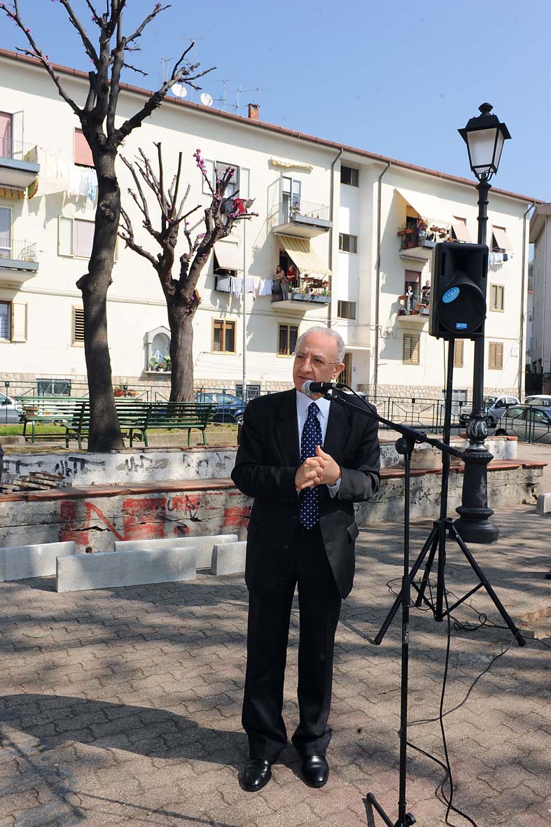 Al via i lavori in piazza De Crescenzo a Torrione Alto. Salerno, 5 aprile 2011