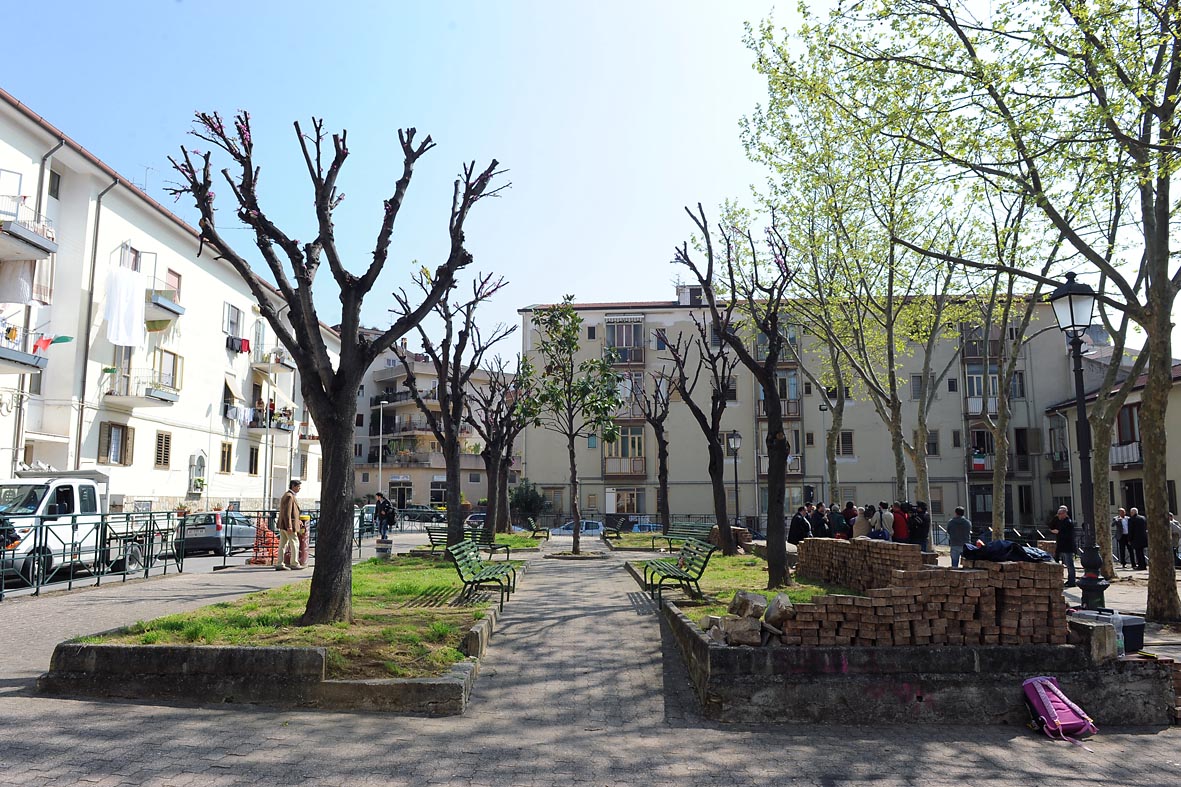 Al via i lavori in piazza De Crescenzo a Torrione Alto. Salerno, 5 aprile 2011