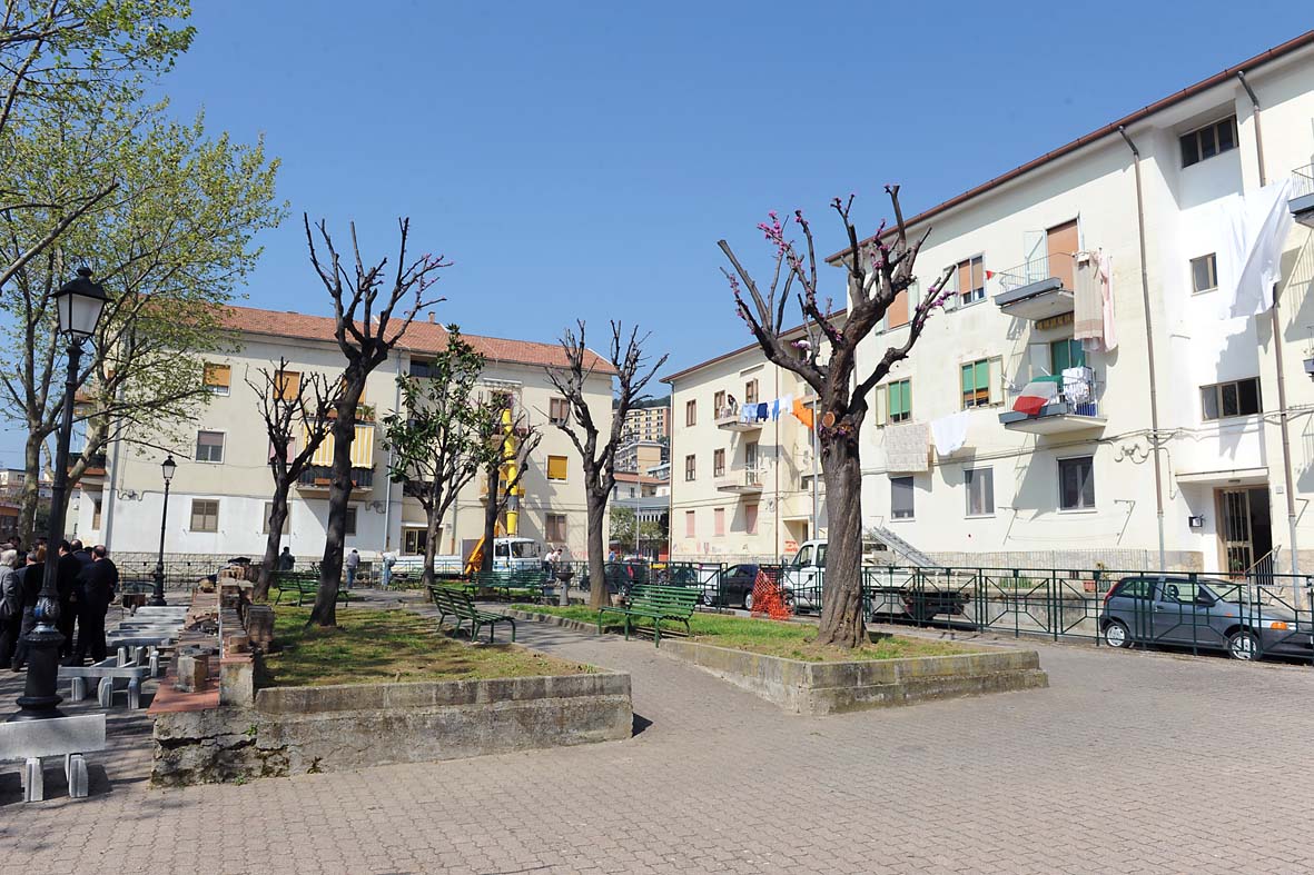 Al via i lavori in piazza De Crescenzo a Torrione Alto. Salerno, 5 aprile 2011