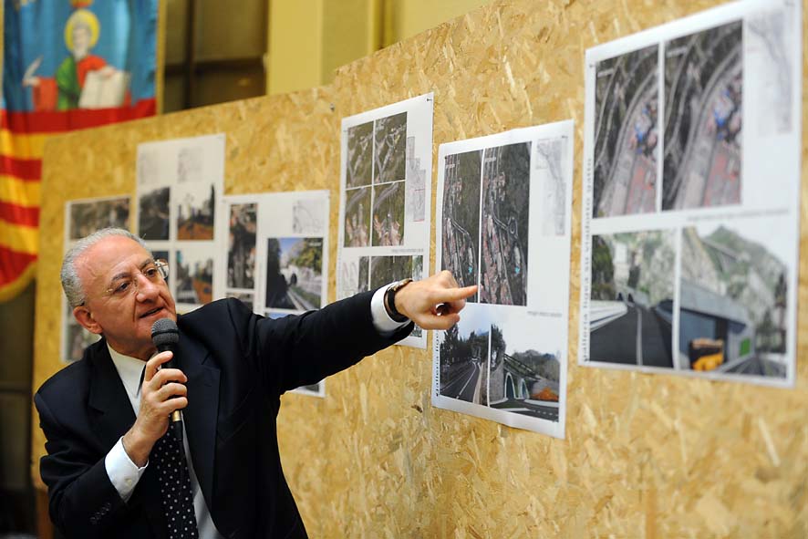 Presentazione del bando per la realizzazione del progetto Salerno Porta Ovest . Comune di Salerno, 27 aprile 2011