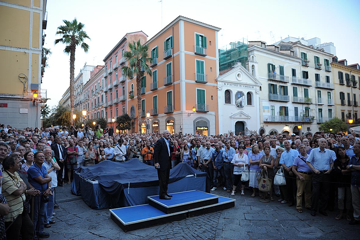 Esposto in Piazza Portanova il nuovo plastico del Crescent e di Piazza della Liberta' 