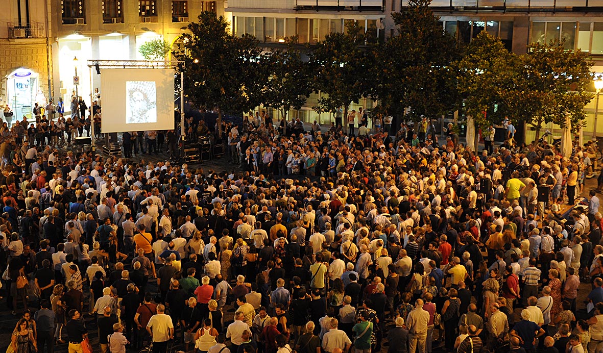 Esposto in Piazza Portanova il nuovo plastico del Crescent e di Piazza della Liberta' 