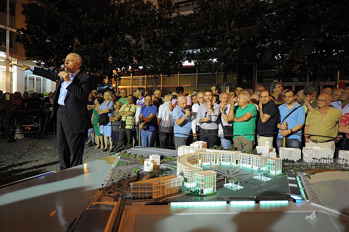 Esposto in Piazza Portanova il nuovo plastico del Crescent e di Piazza della Liberta' 