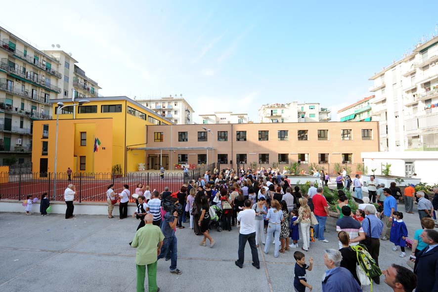 Il Sindaco De Luca inaugura il nuovo edificio scolastico Alfonso Gatto, via Gaeta, 14 settembre 2009