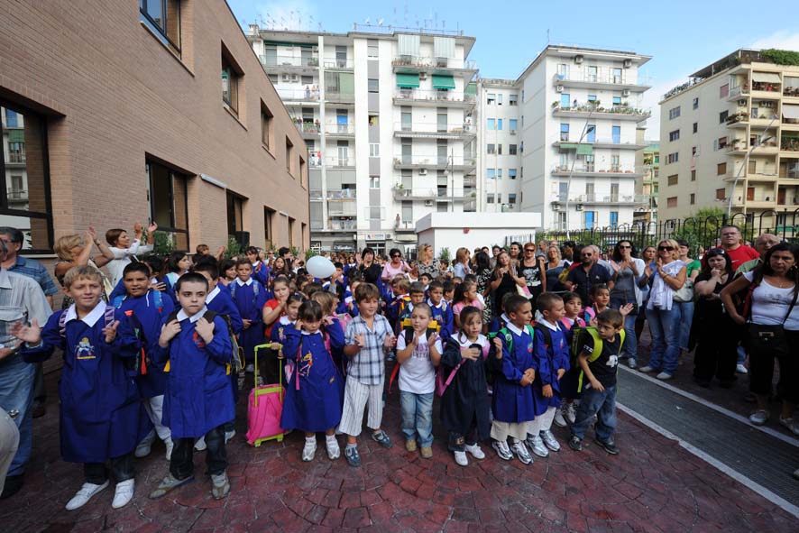 Il Sindaco De Luca inaugura il nuovo edificio scolastico Alfonso Gatto, via Gaeta, 14 settembre 2009
