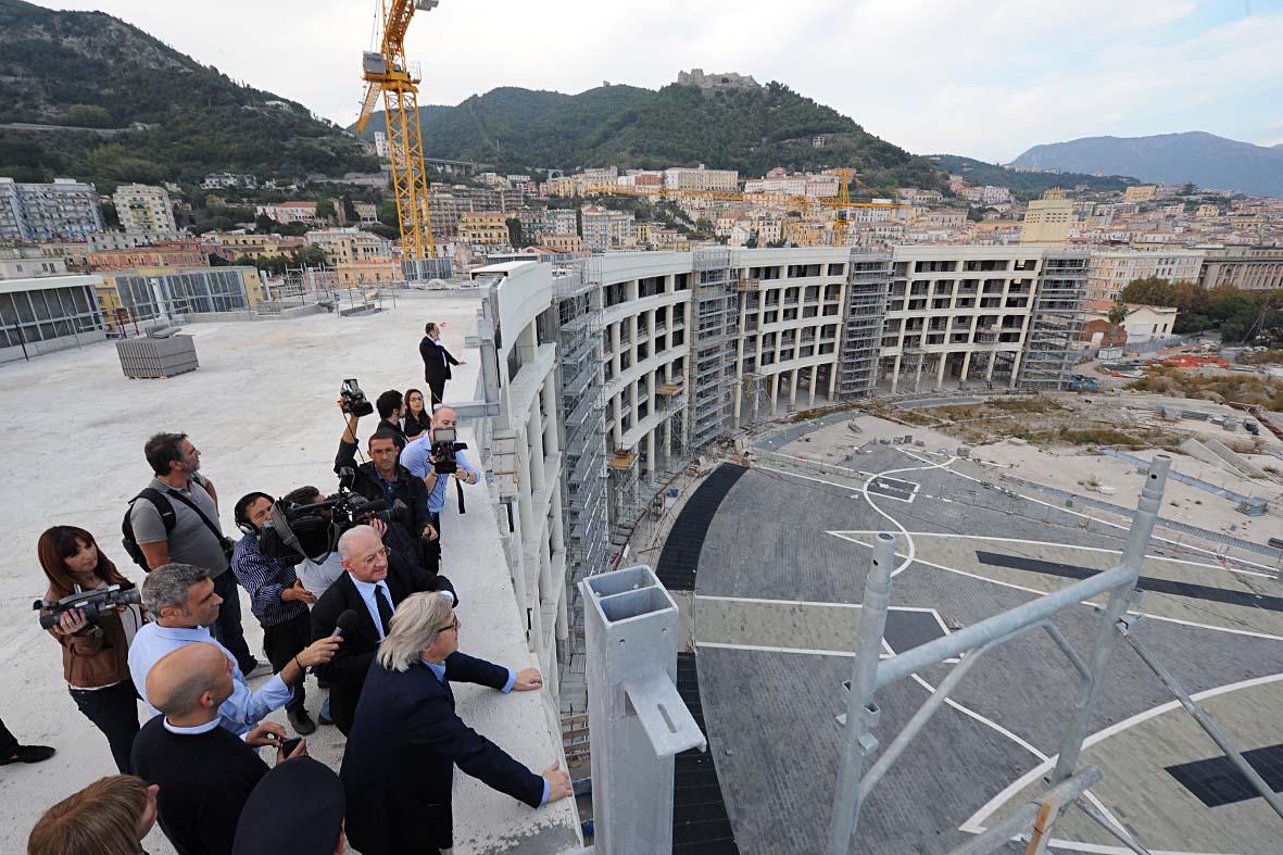 Il Sindaco De Luca e Vittorio Sgarbi in visita al cantiere del Crescent e a Palazzo Fruscione
